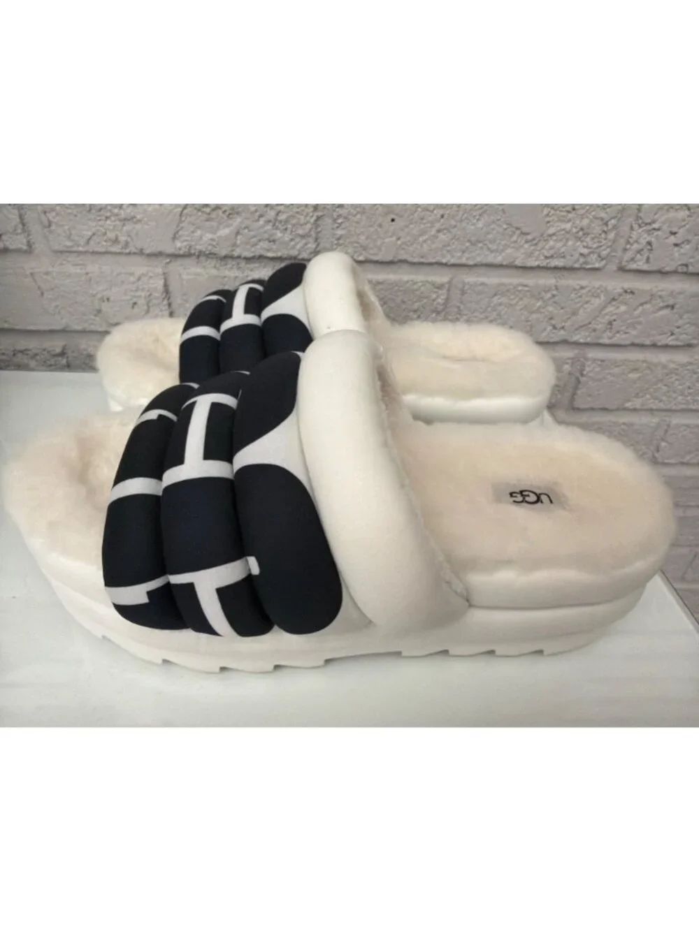 Ugg Women’s Maxi Logo Quilted Puff Platform Slides Size 9